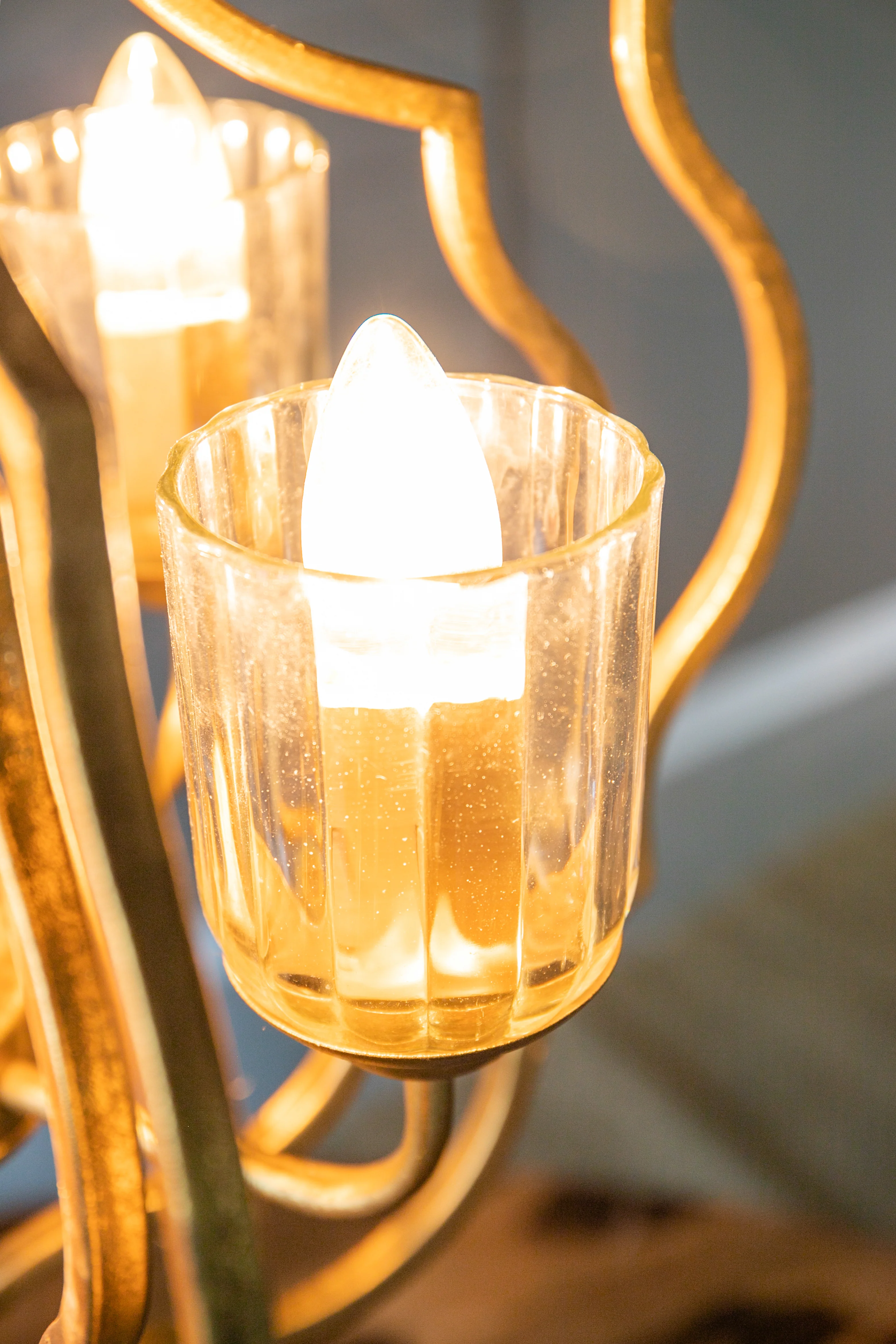 4-Light Metal Chandelier - Image 11