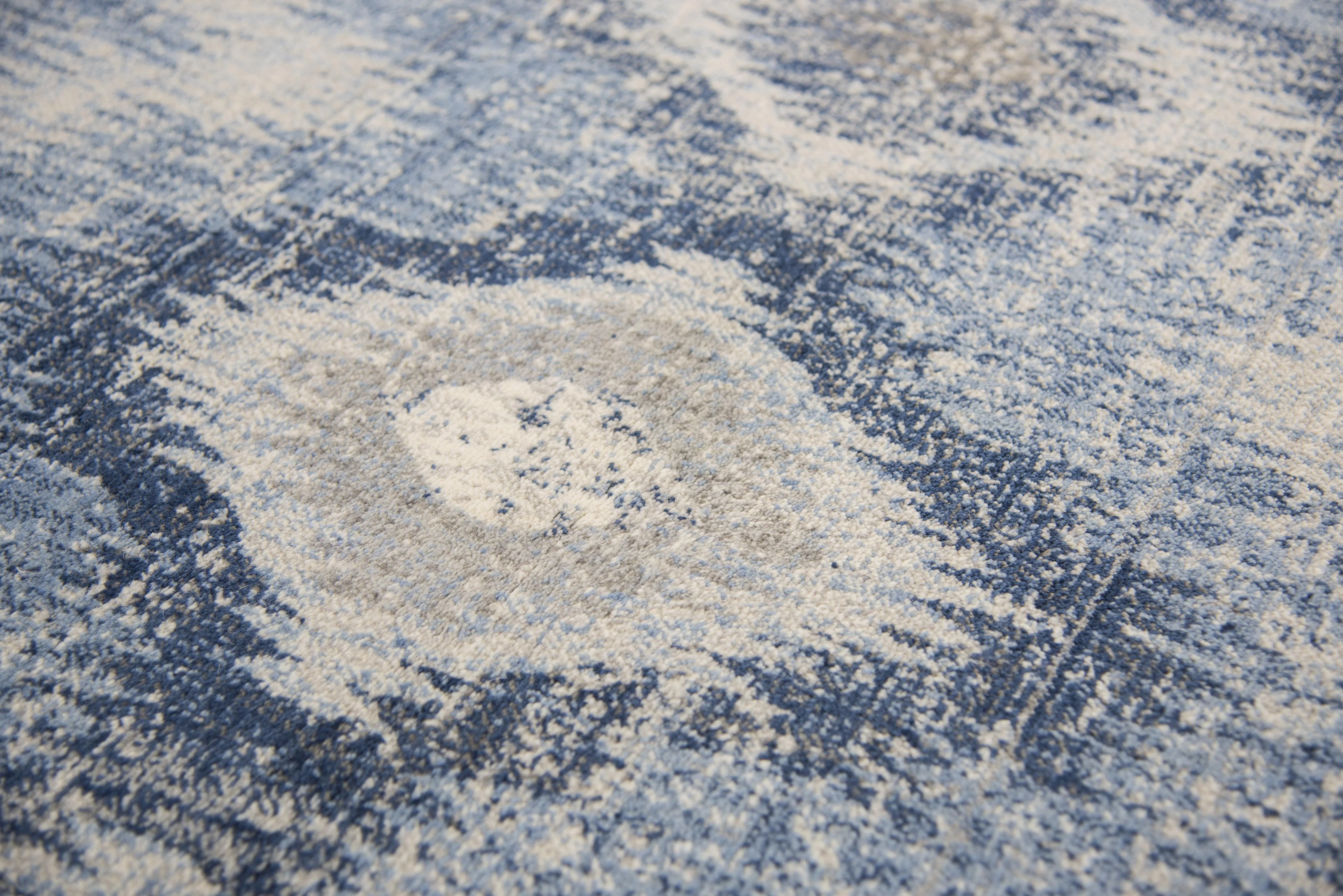 Hybrid 100% New Zealand Wool Chevron/iKat Rug - Image 4