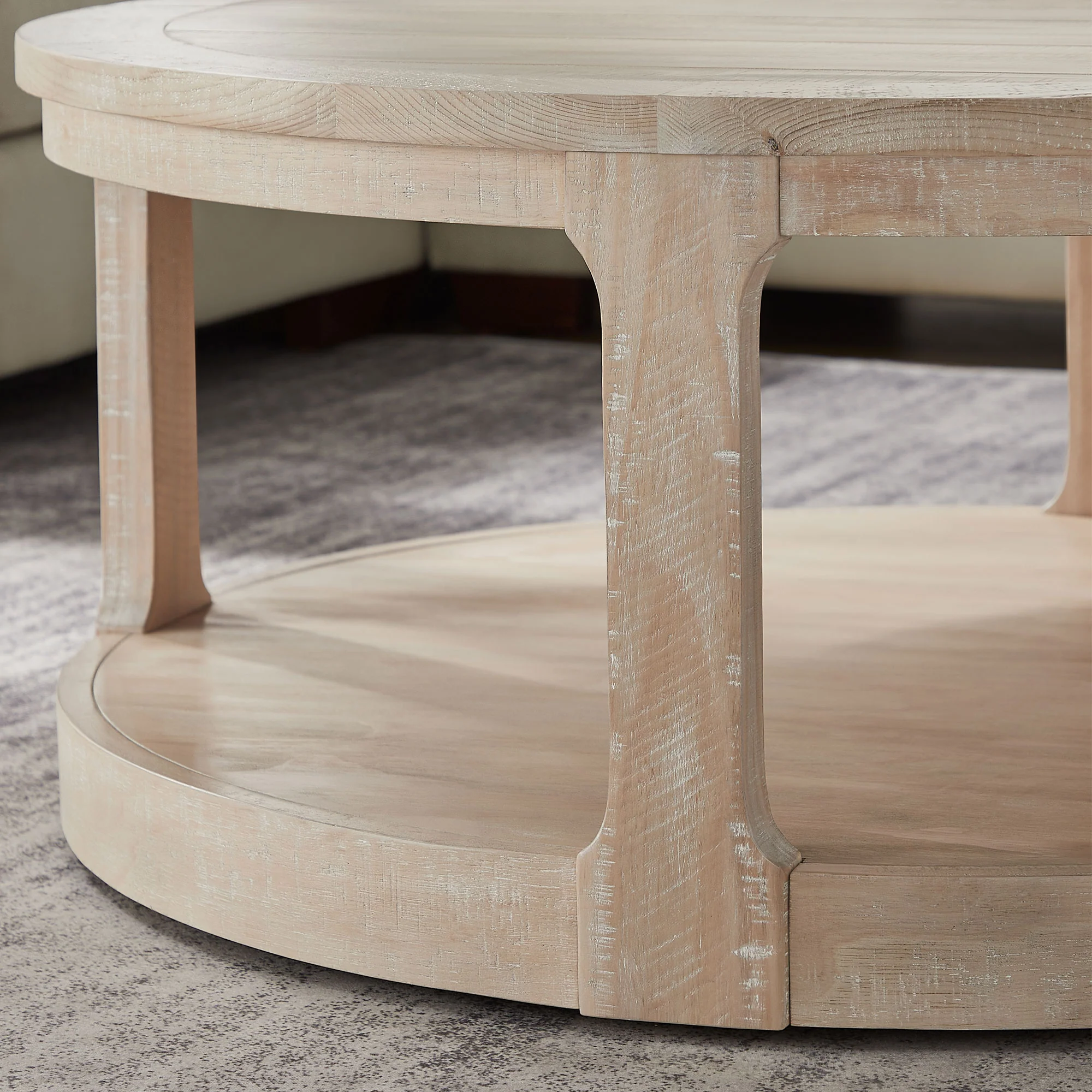 Large Traditional Round Coffee Table - Image 18