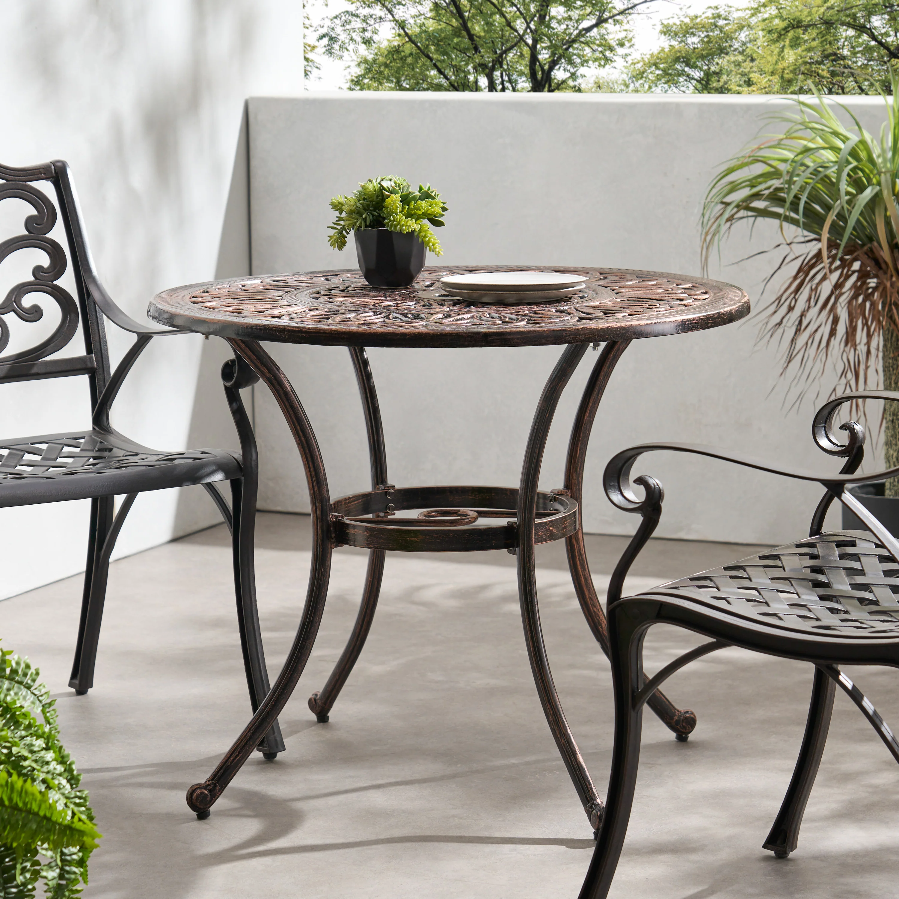 Round Cast Aluminum Outdoor Dining Table