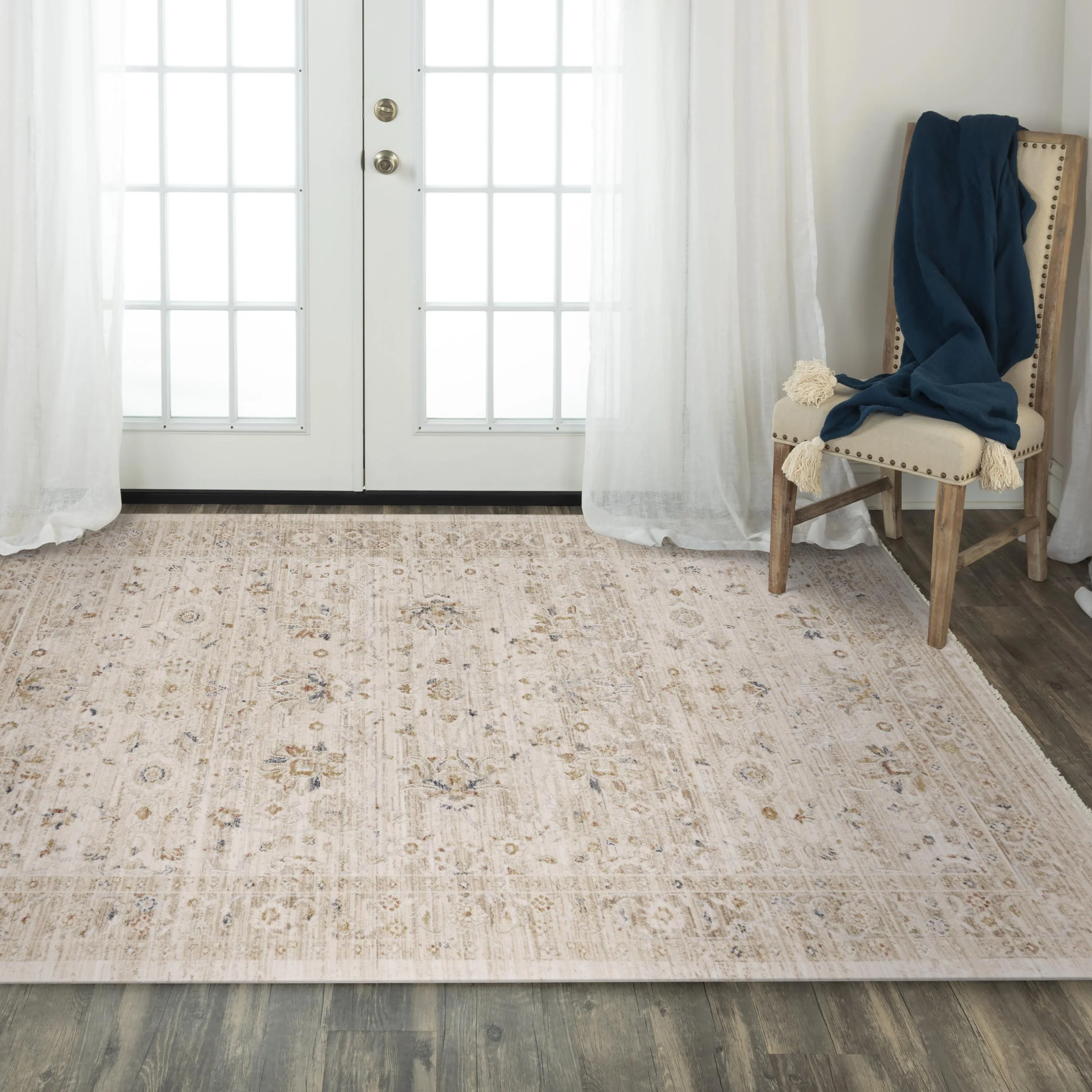 Power Loomed Classic/Persian Area Rug - Image 2