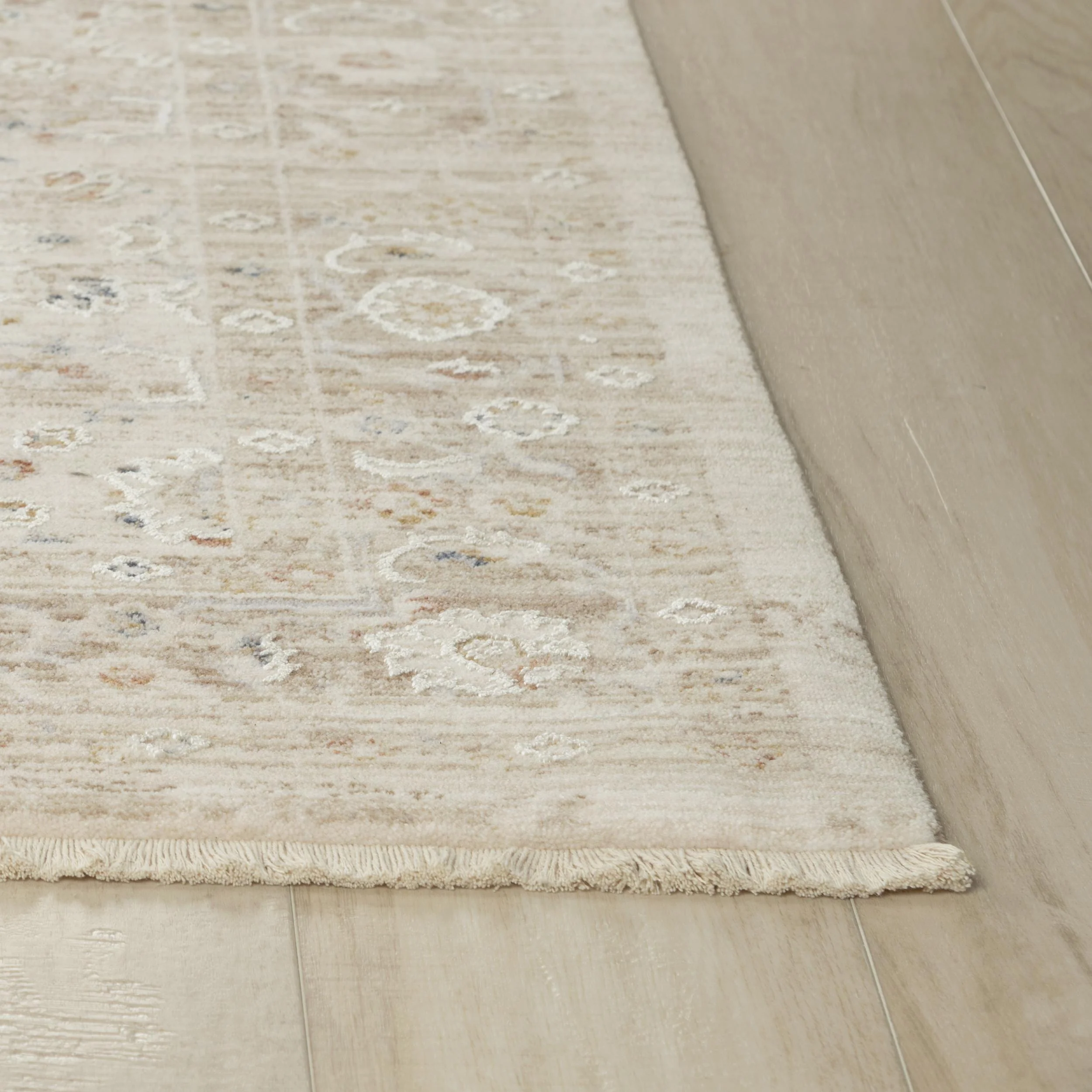 Power Loomed Classic/Persian Area Rug - Image 5