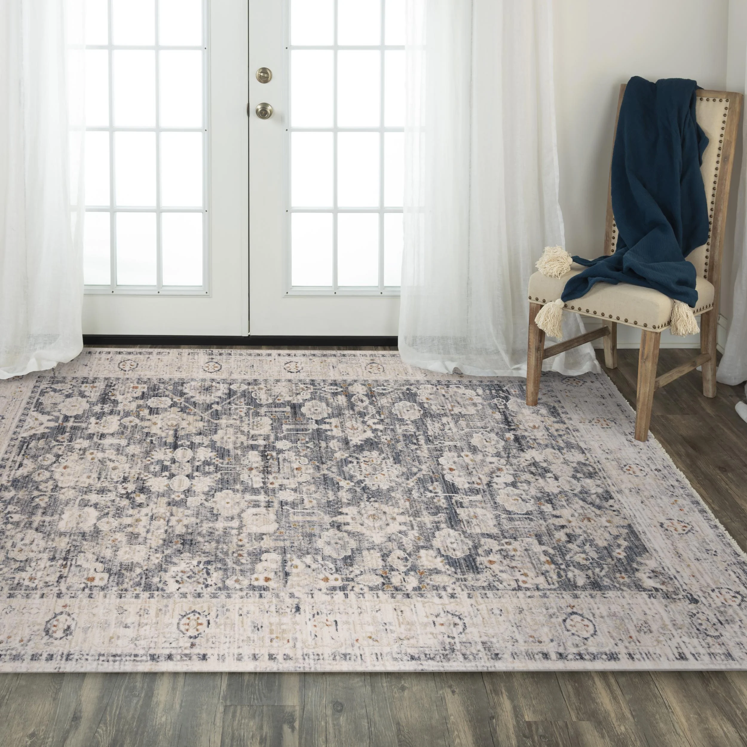 Power Loomed Classic/Persian Area Rug - Image 8