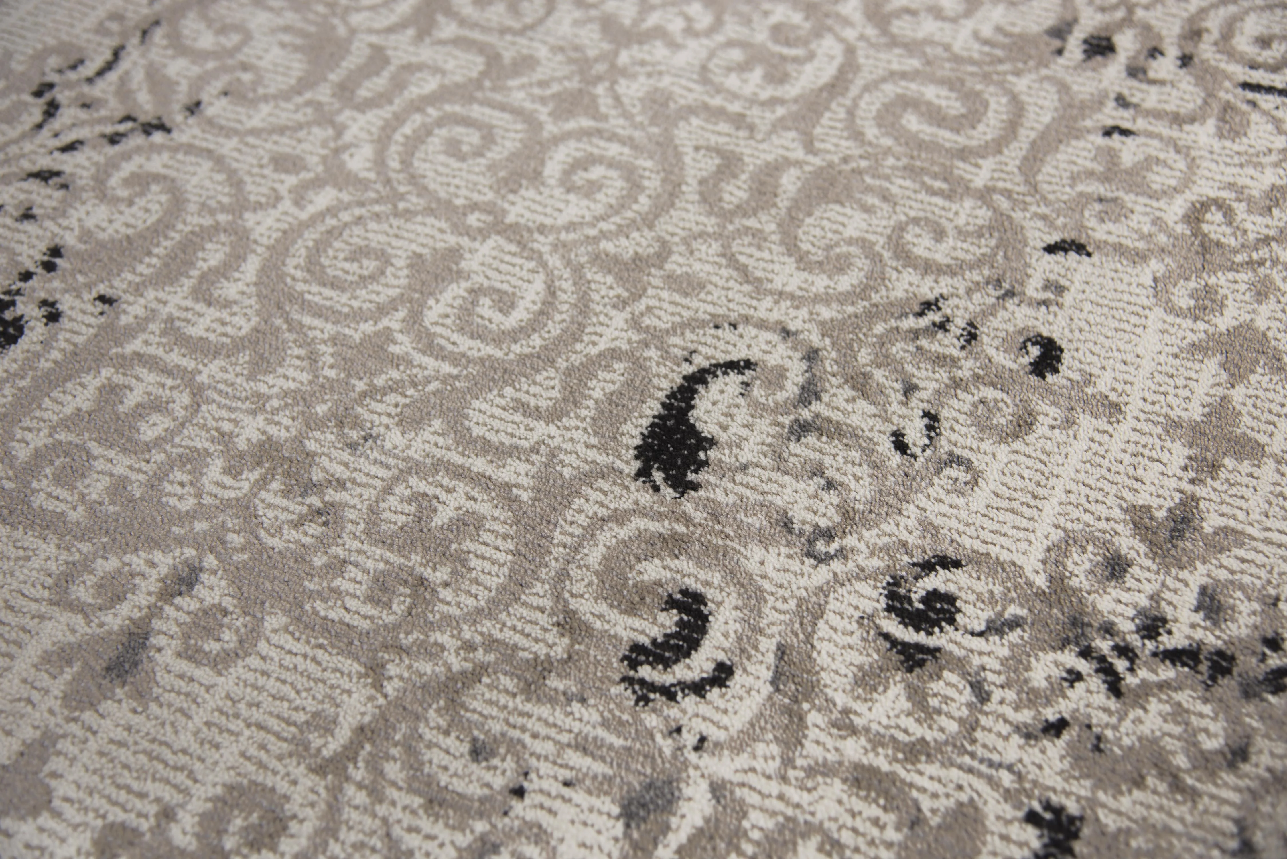 Power Loomed Medallion Area Rug - Image 4