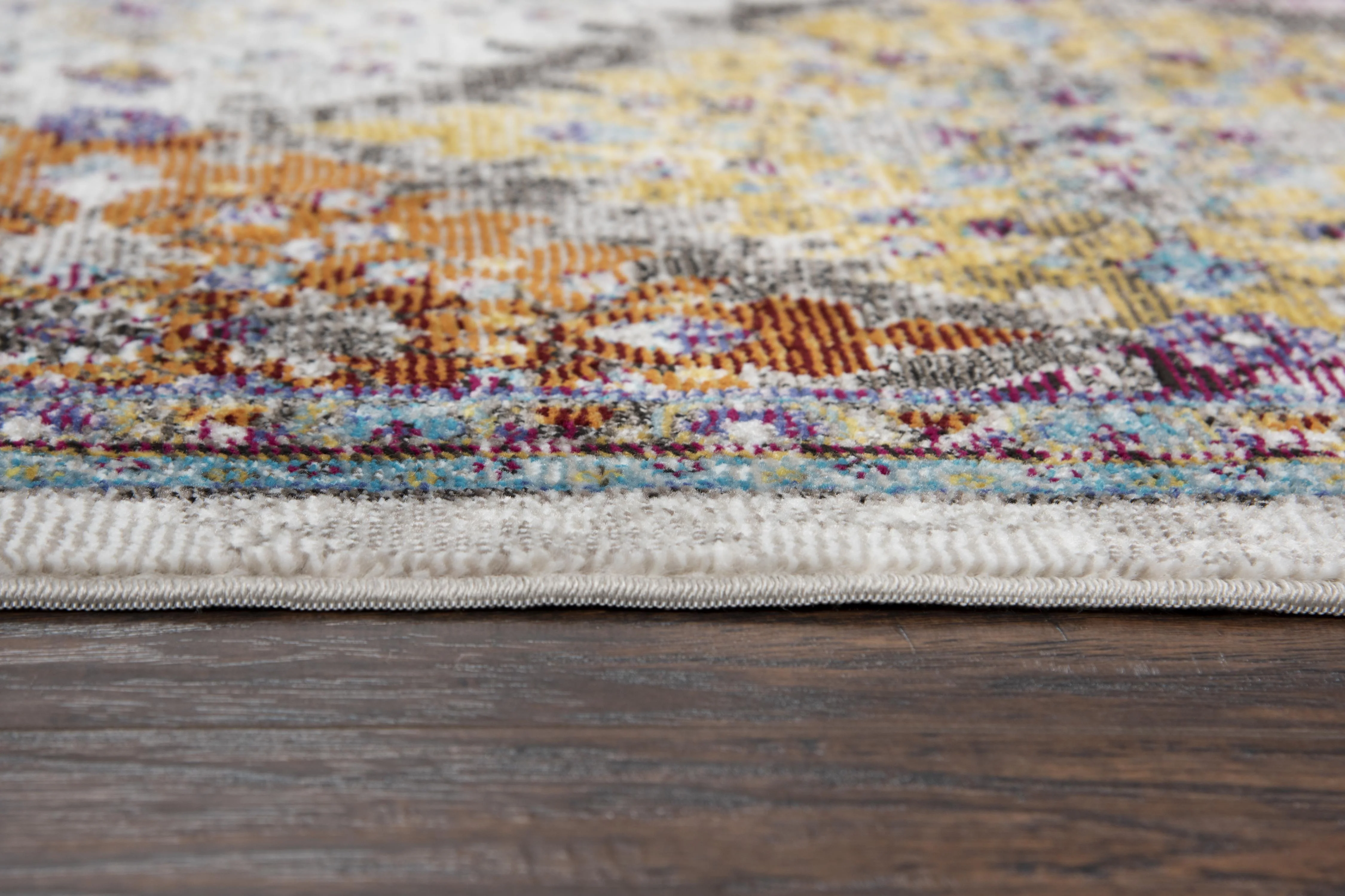 Power Loomed Persian/Diamond Area Rug - Image 6