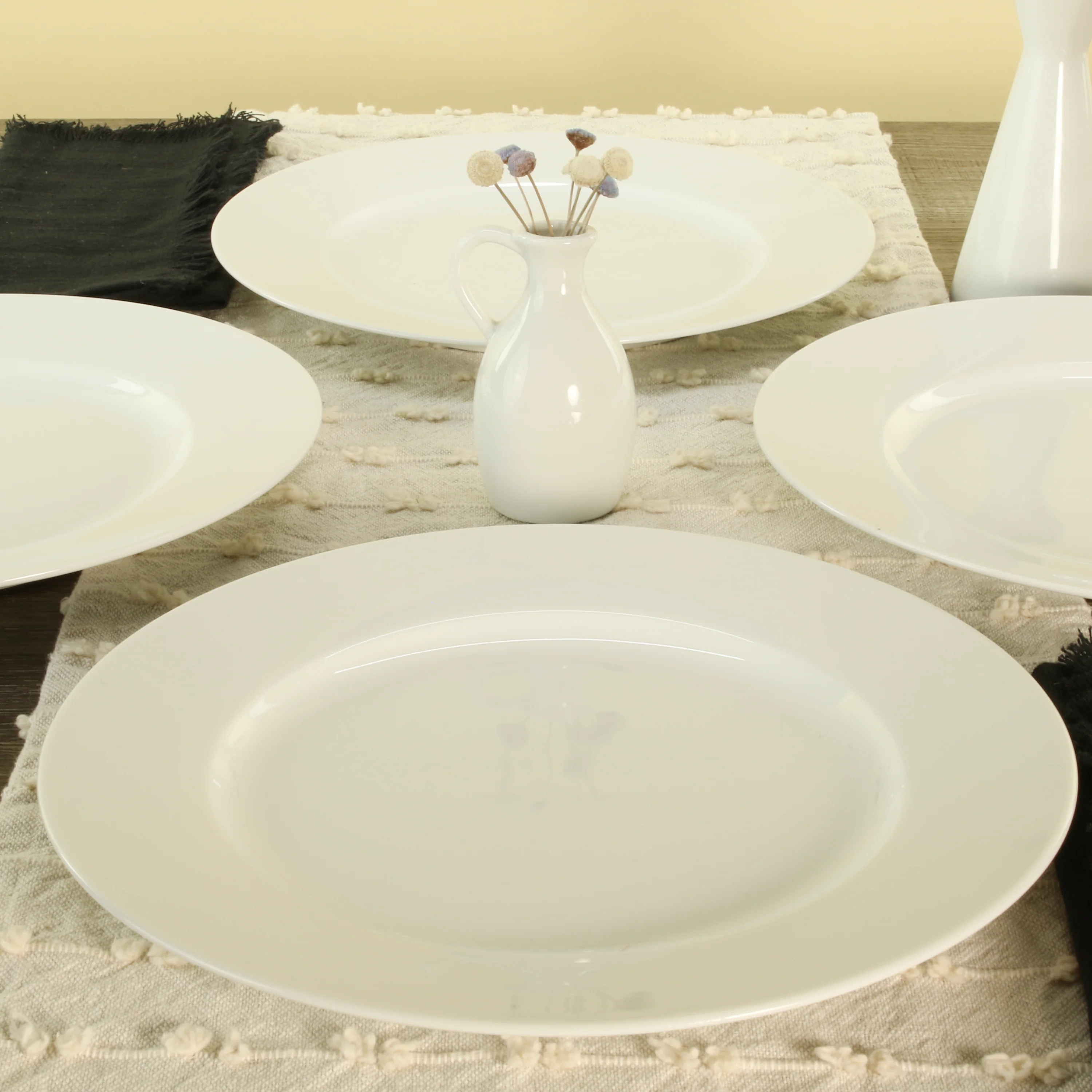 Rim Set of 4 Dinner Plates - Image 2