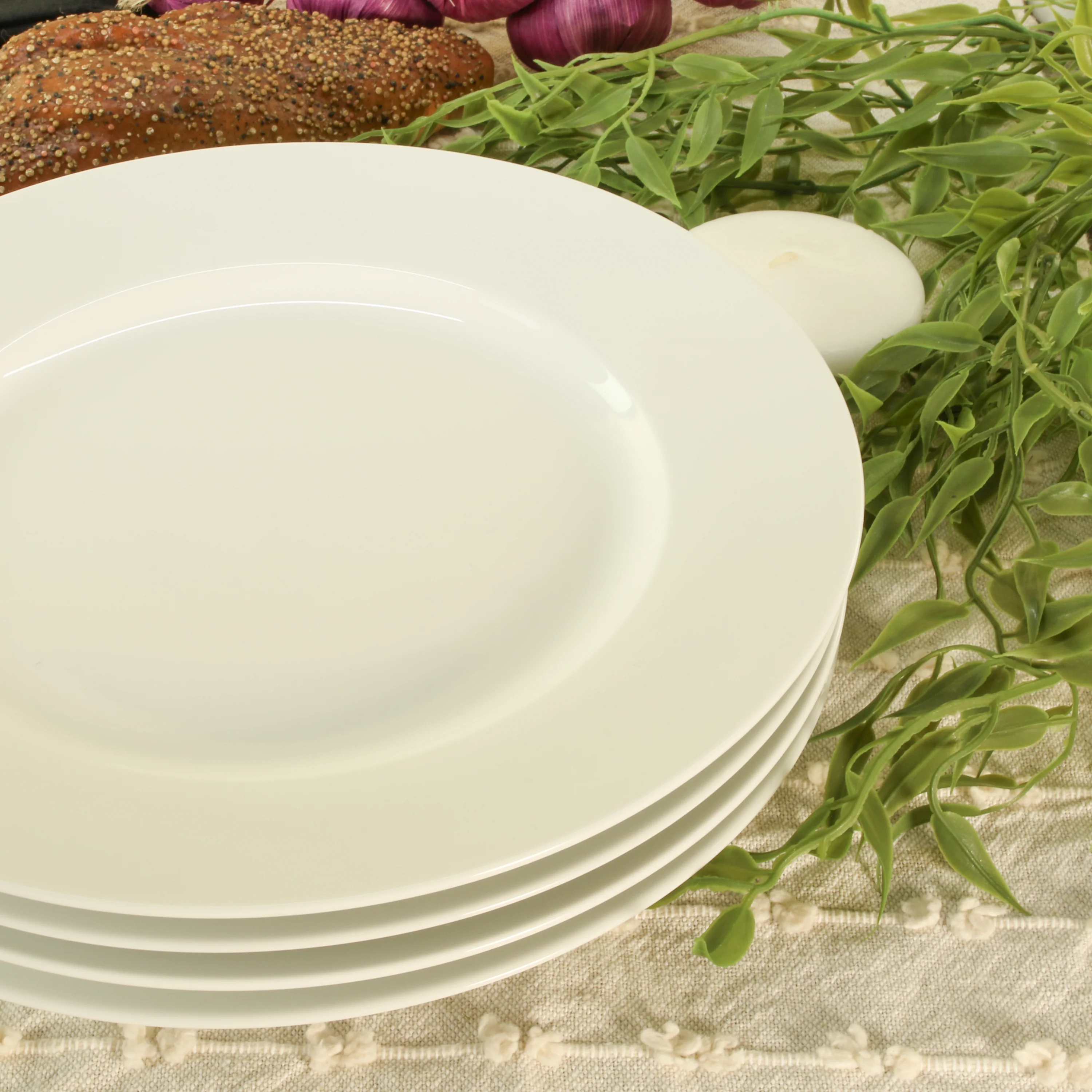 Rim Set of 4 Dinner Plates - Image 4