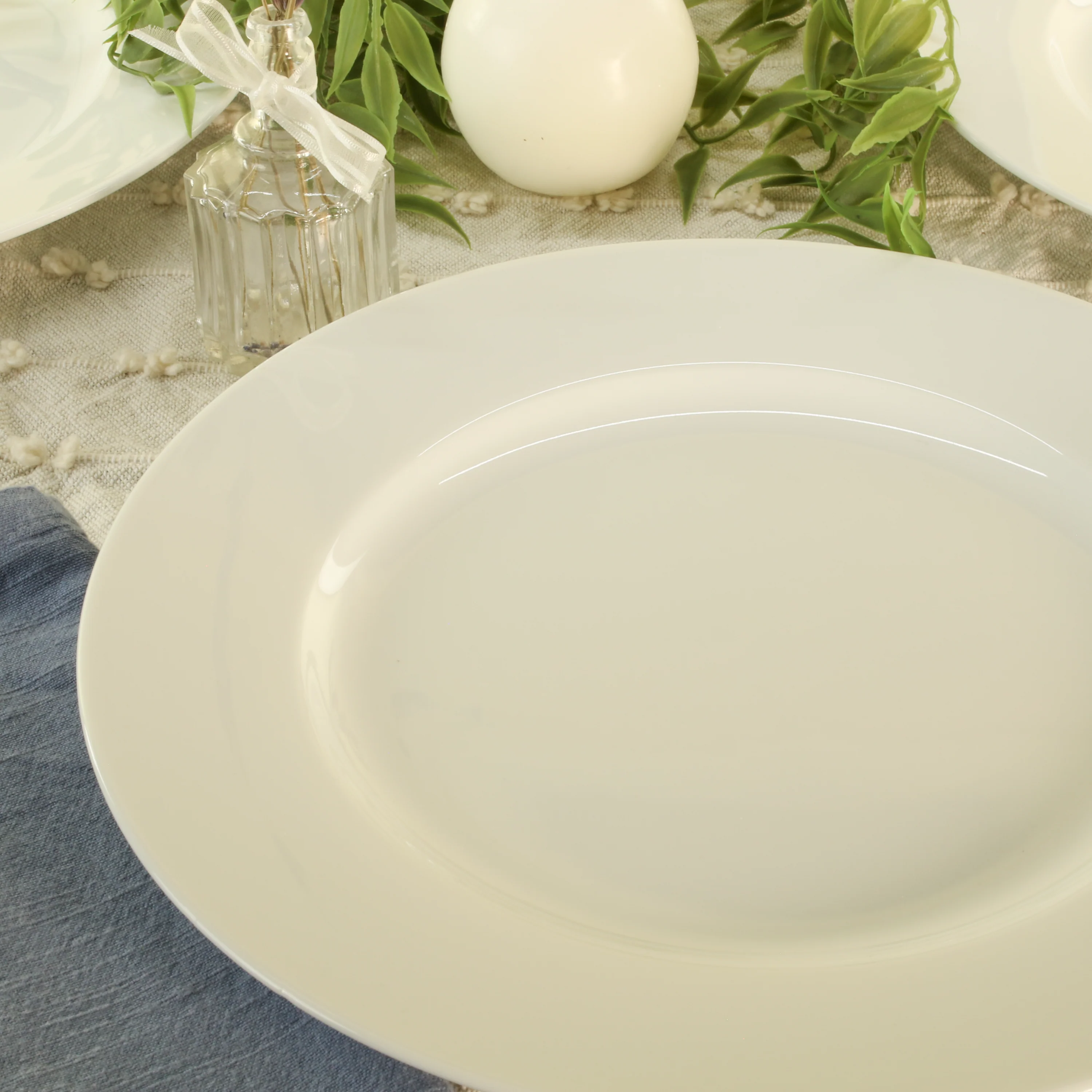 Rim Set of 4 Dinner Plates - Image 5