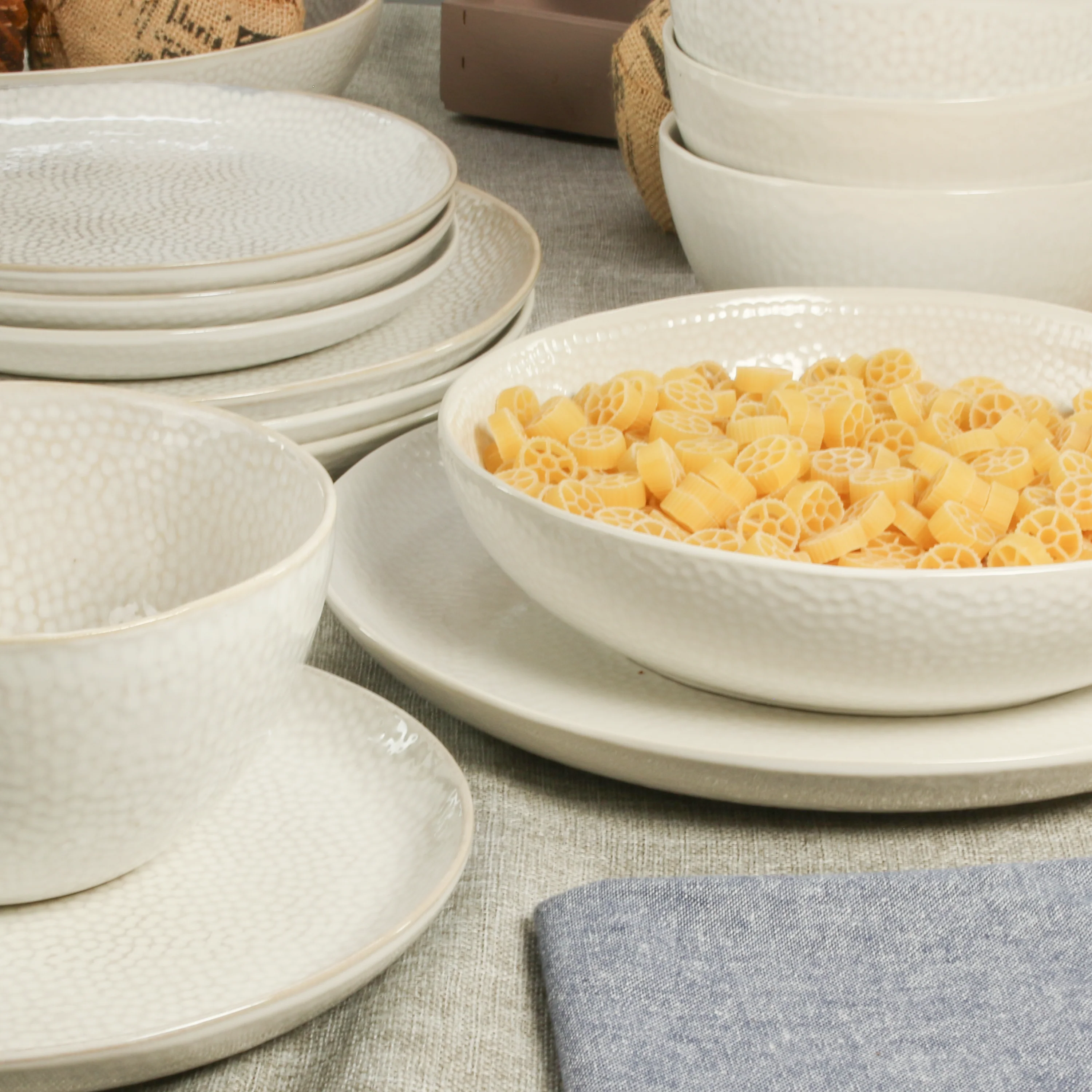 Serene 16 Piece Dinnerware Set - Image 3