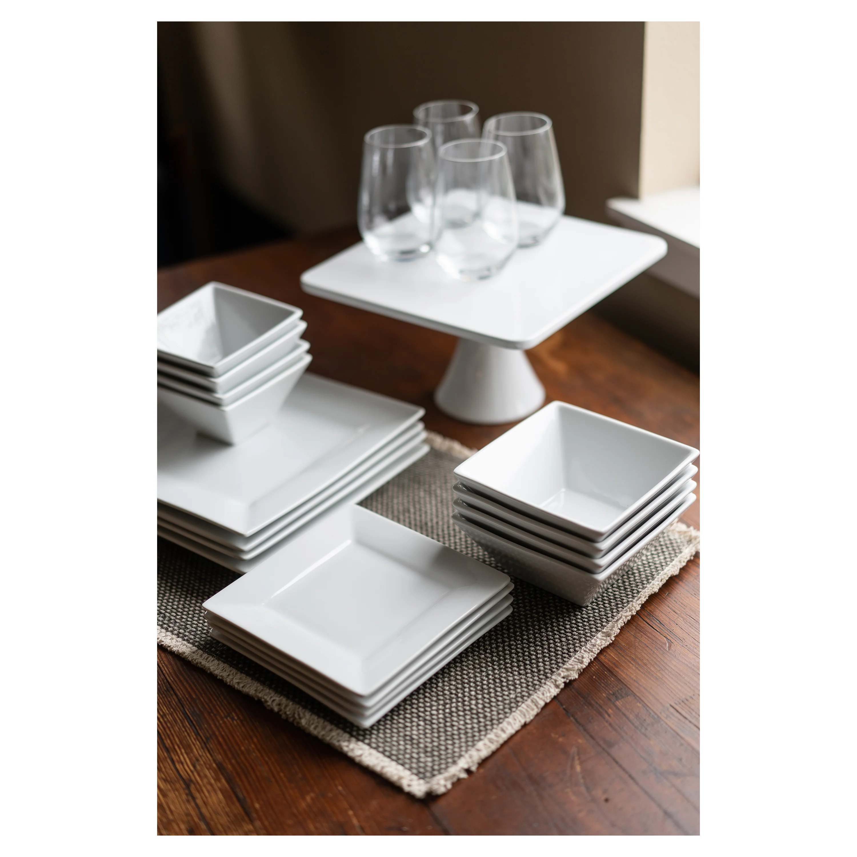 Square Set of 4 Dinner Plates - Image 2