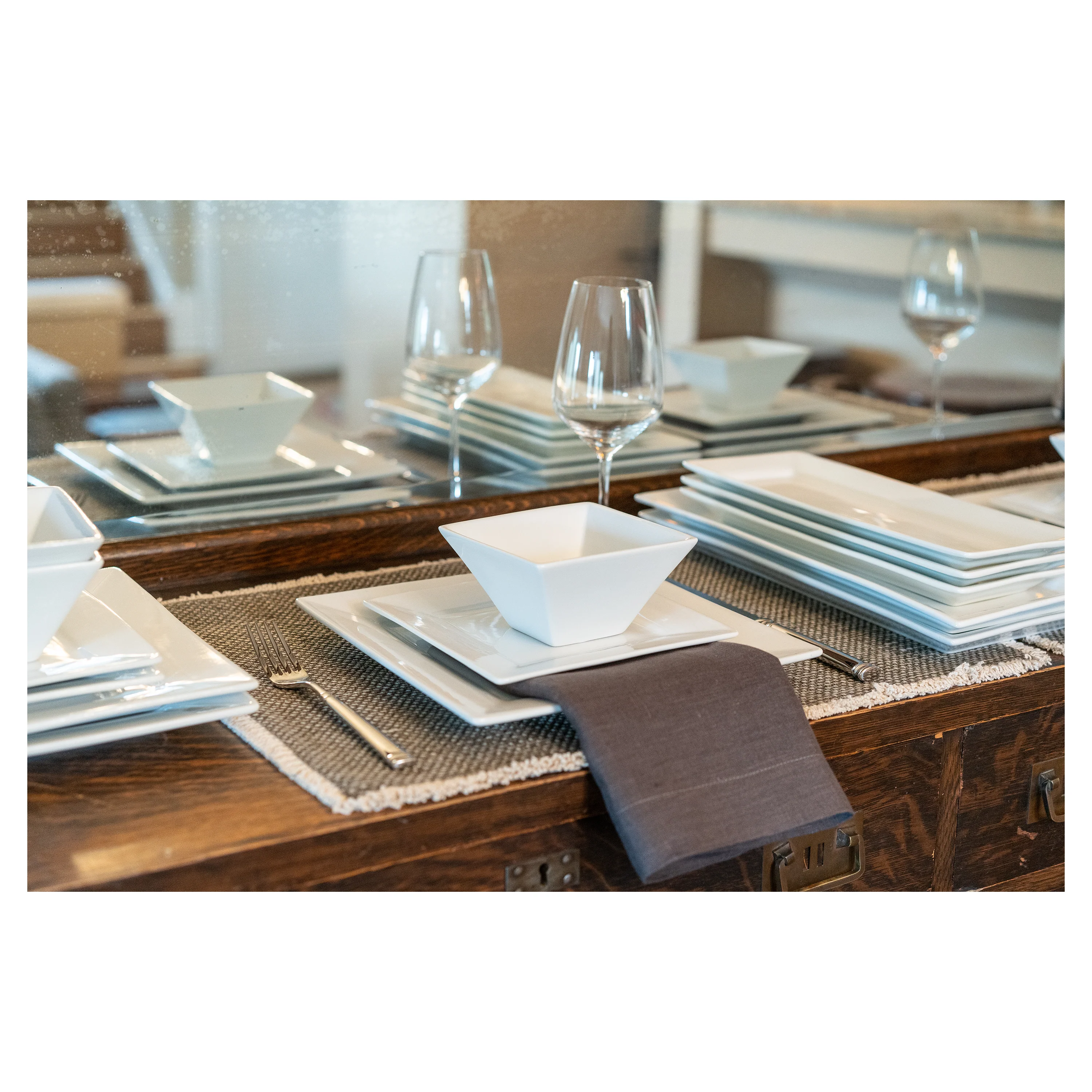 Square Set of 4 Dinner Plates - Image 5